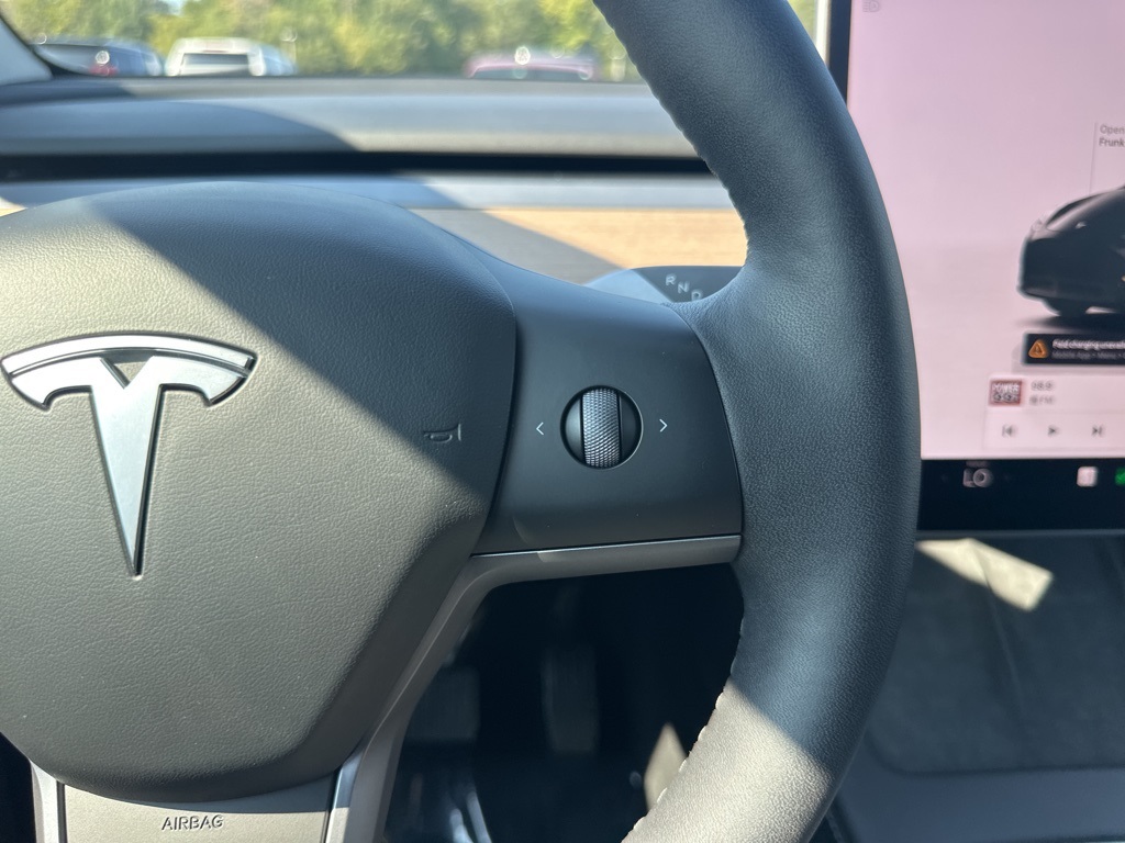 2024 Tesla Model Y Long Range photo 16