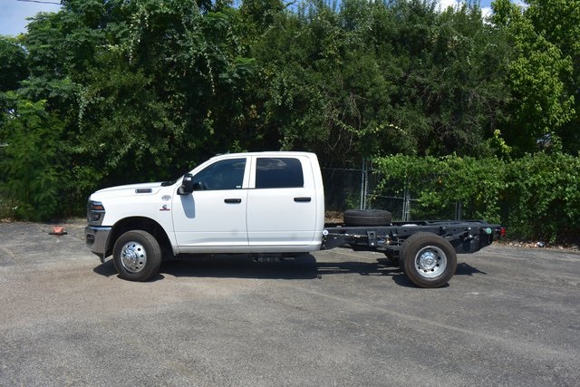 2026 Ram 3500 Tradesman photo 2