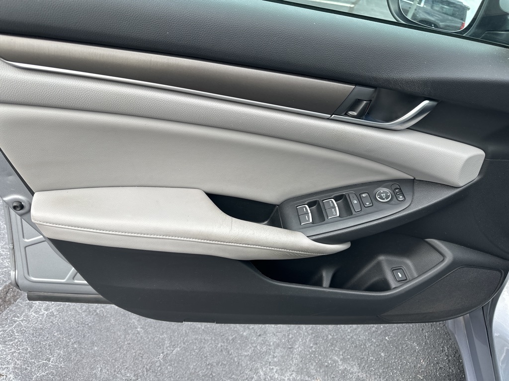 2018 Honda Accord LX photo 20