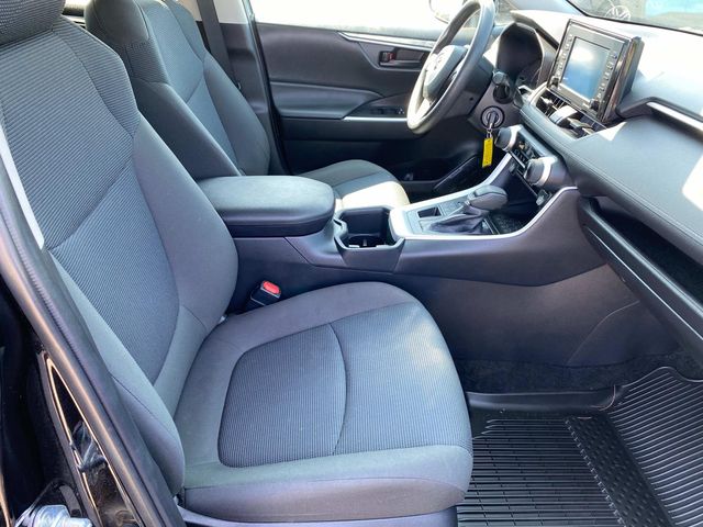 2022 Toyota RAV4 LE photo 19
