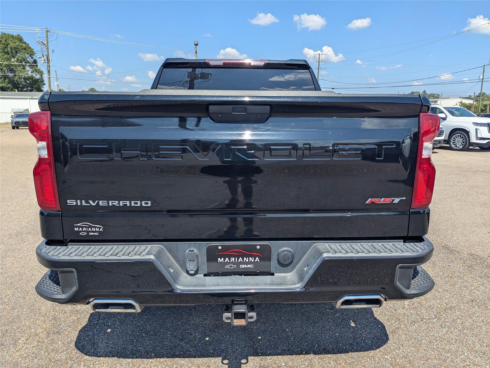 2022 Chevrolet Silverado 1500 RST photo 2