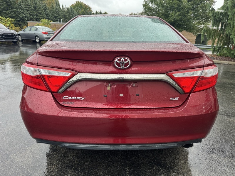 2016 Toyota Camry SE photo 4