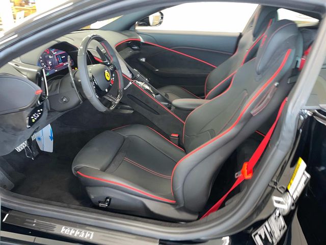 2024 Ferrari Roma Base photo 17