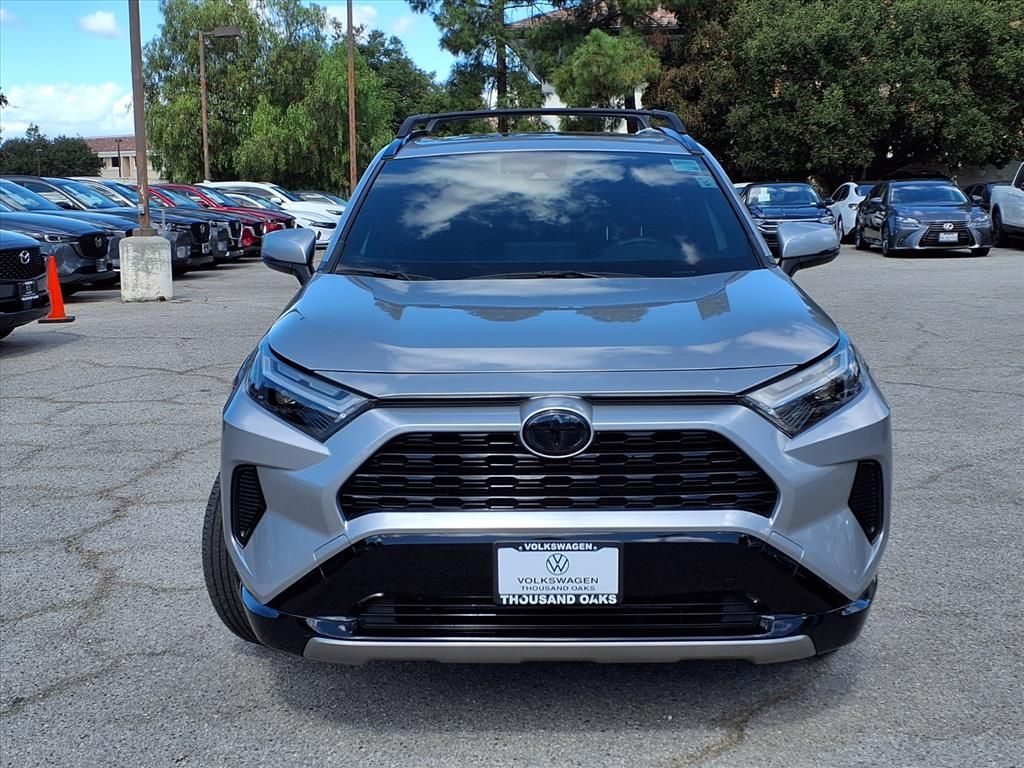 2022 Toyota RAV4 Hybrid SE photo 2