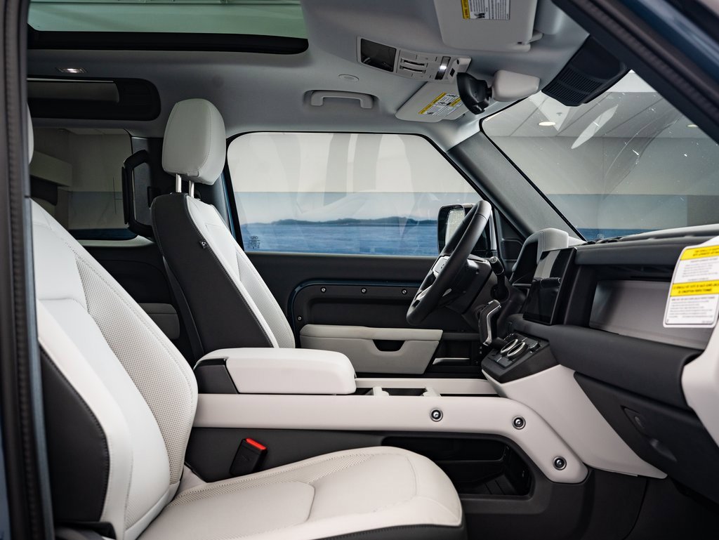 2025 Land Rover Defender 90 X-Dynamic SE photo 19