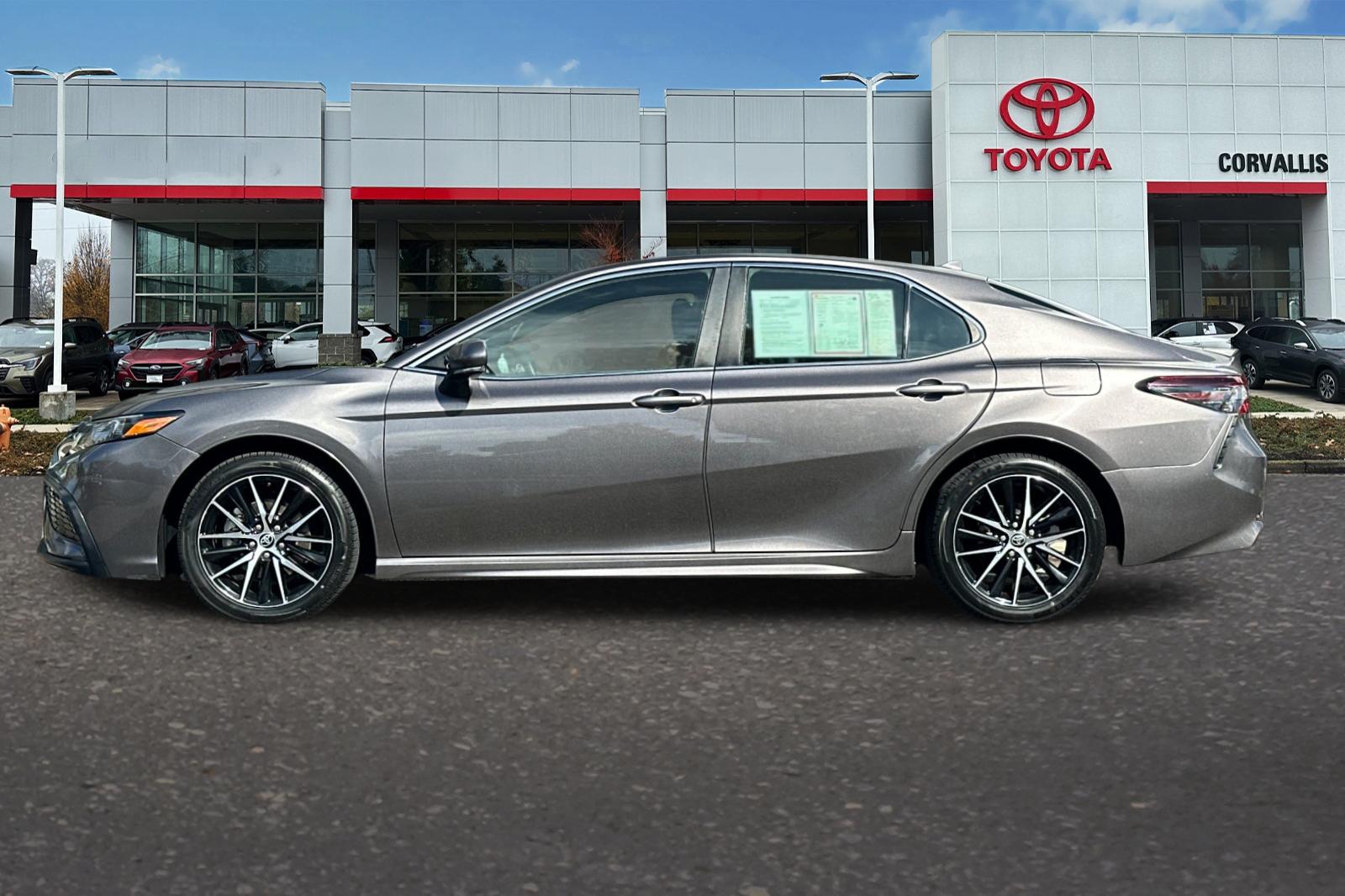2023 Toyota Camry SE photo 6