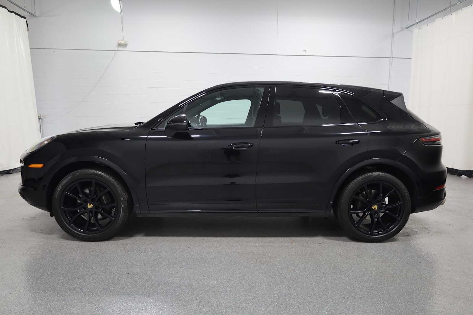 2020 Porsche Cayenne photo 2