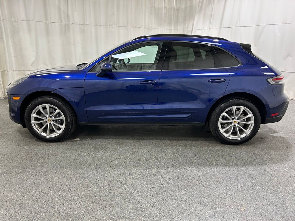 2025 Porsche Macan Base photo 4