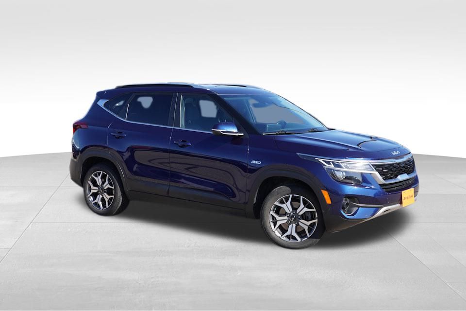 2022 Kia Seltos EX photo 2