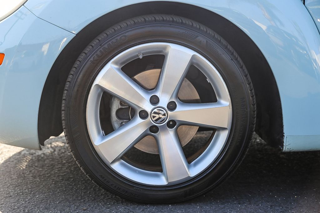 2010 Volkswagen Beetle 2.5L photo 4