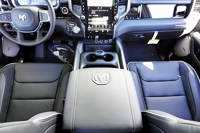 New 2026 Diamond Black Crystal Pearl-Coat Exterior Paint RAM Laramie image 27