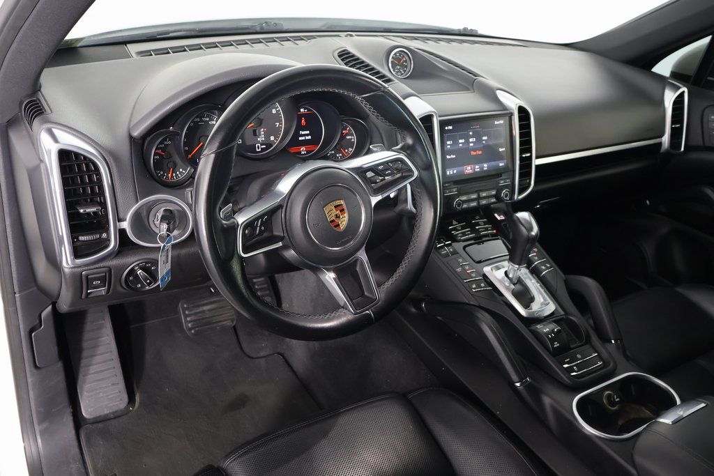2018 Porsche Cayenne Base Platinum Edition photo 6