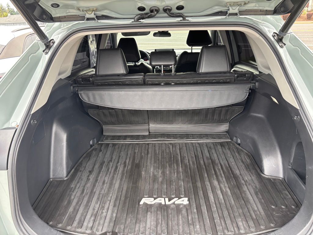 2022 Toyota RAV4 XLE Premium photo 23