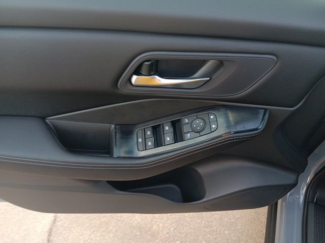 2026 Nissan Rogue SV photo 20