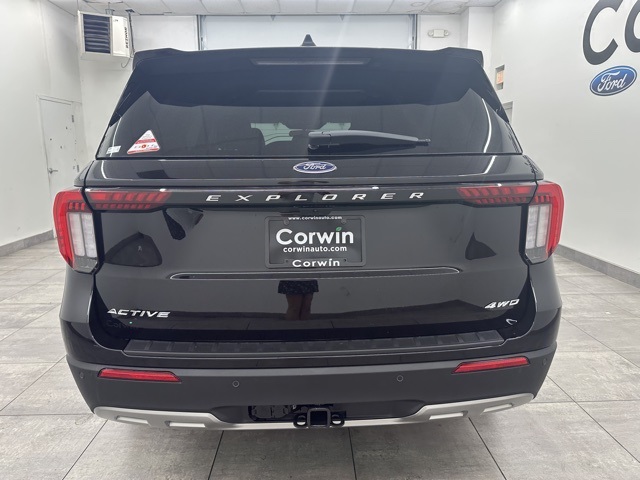 2025 Ford Explorer photo 3