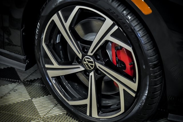 2025 Volkswagen Golf GTI SE photo 4