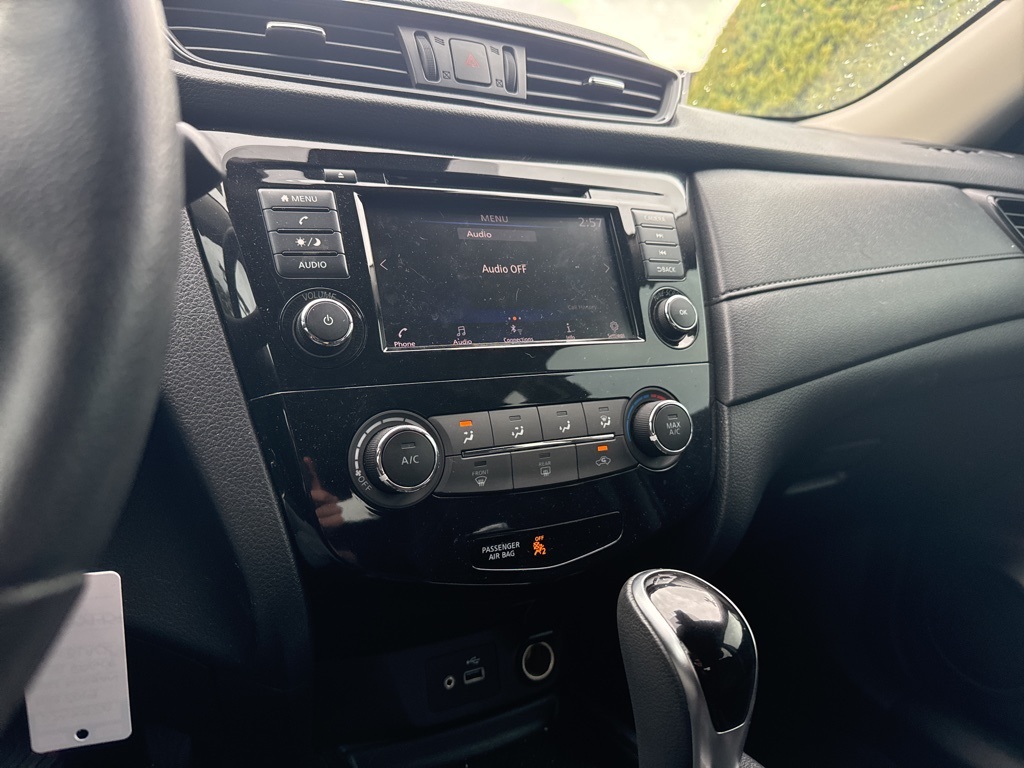 2019 Nissan Rogue S photo 11