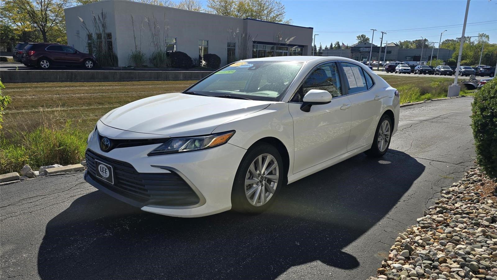2023 Toyota Camry LE photo 3