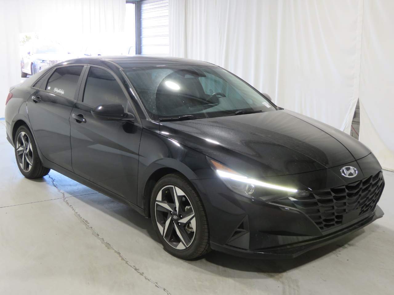 2023 Hyundai Elantra SEL photo 3