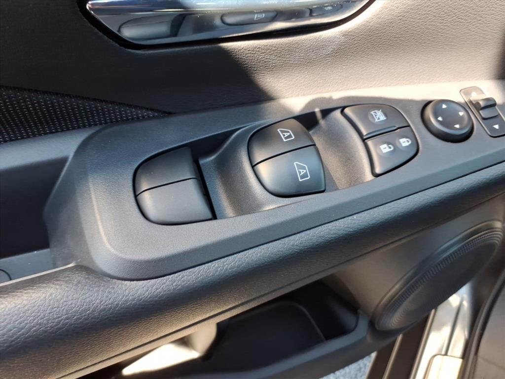 2024 Nissan Kicks SV photo 17