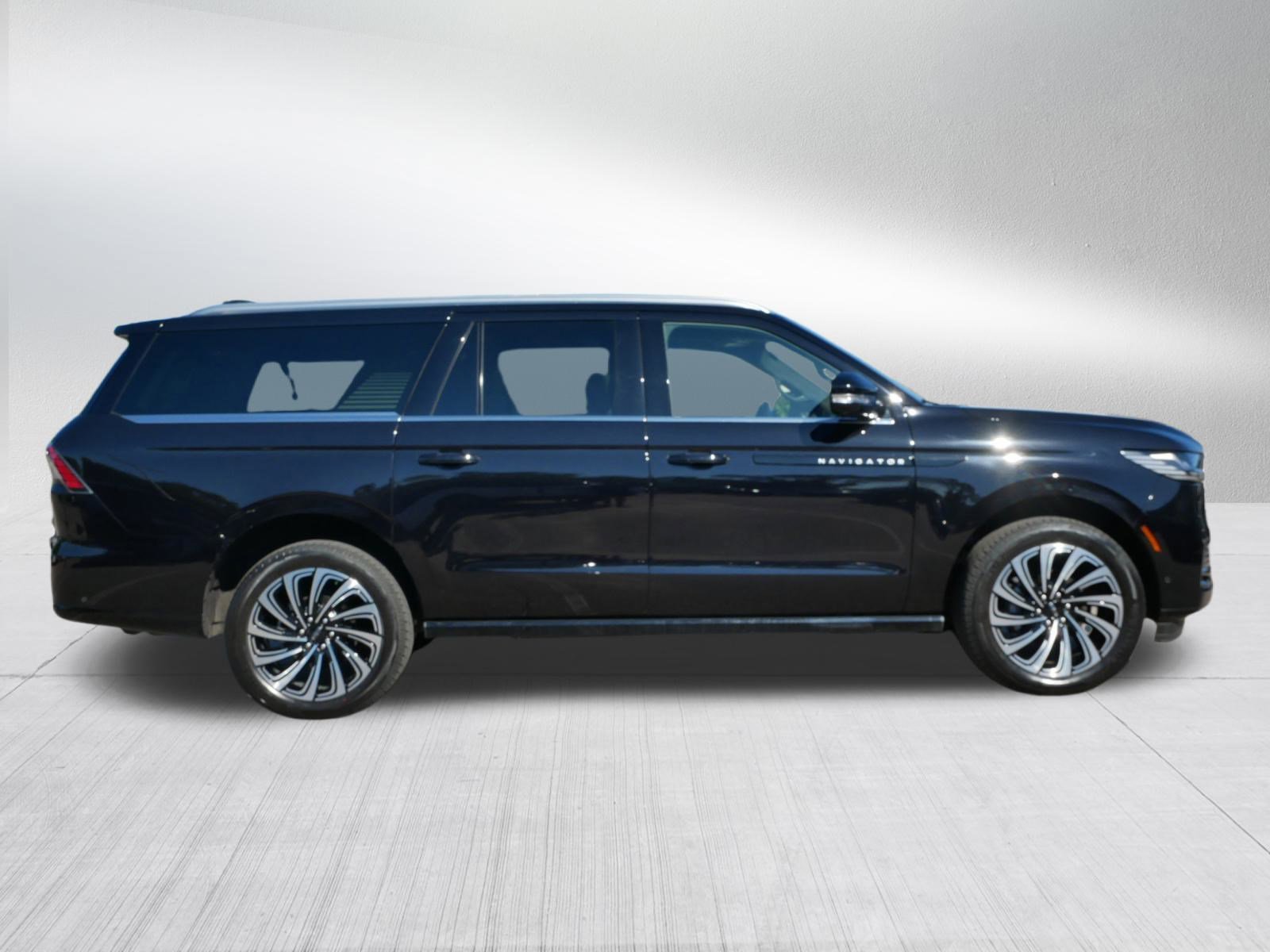 2025 Lincoln Navigator Black Label photo 4