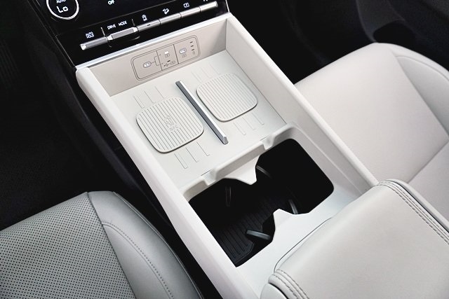 Used 2025 Red Hyundai SEL image 28