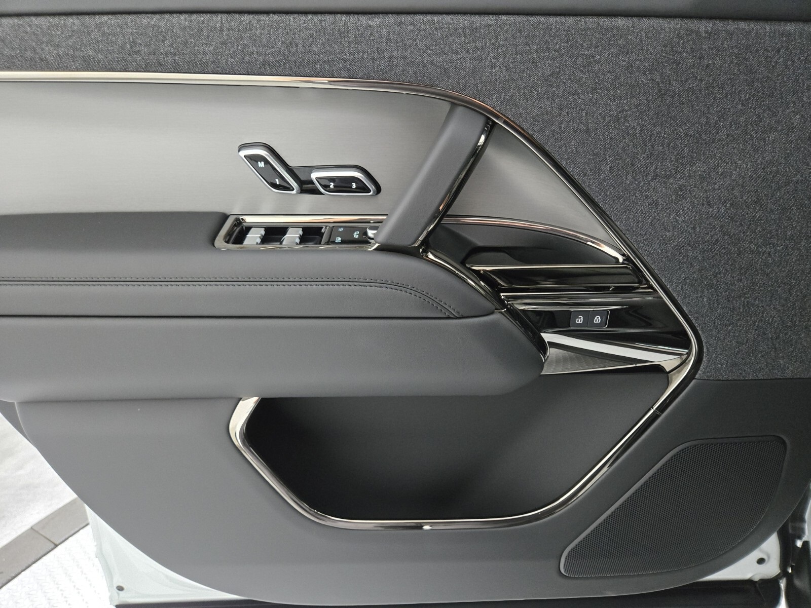 2025 Land Rover Range Rover Sport SE photo 20