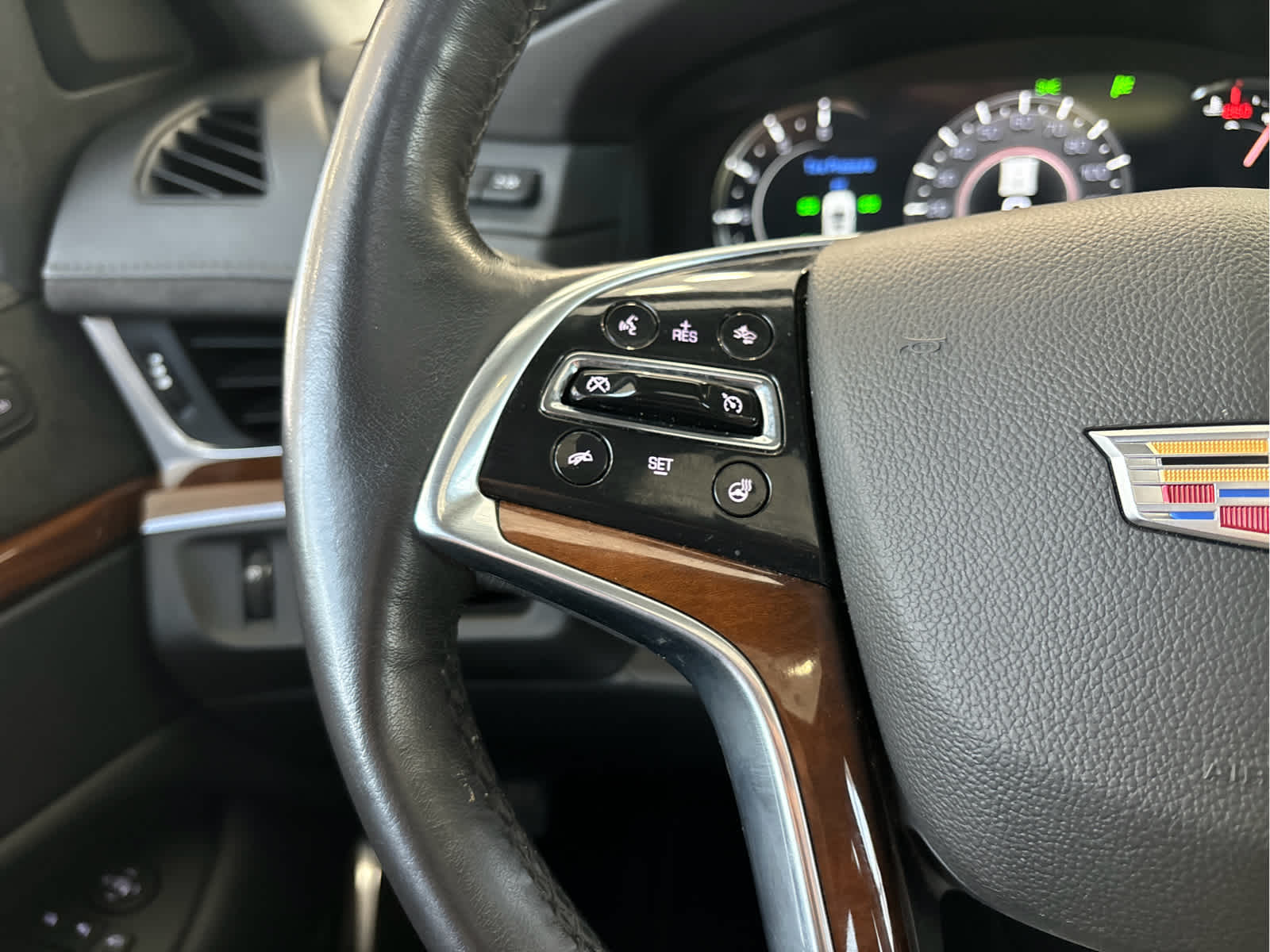 2020 Cadillac Escalade Luxury photo 17
