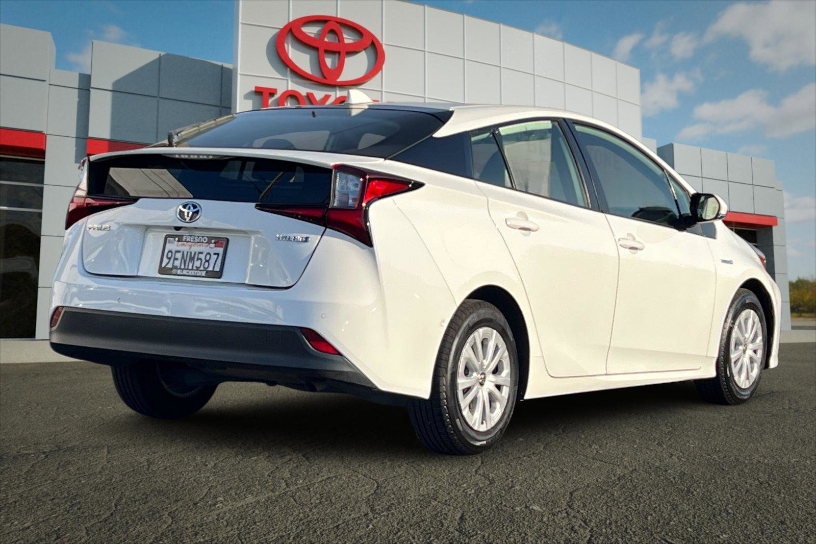 2021 Toyota Prius L Eco photo 3