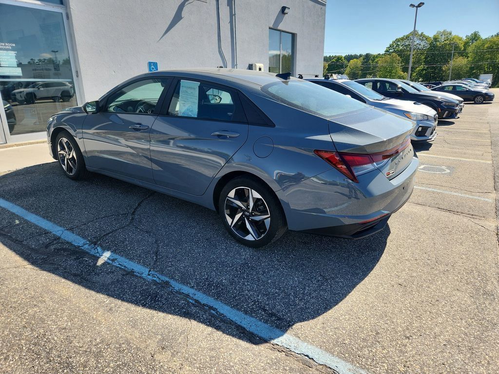 2023 Hyundai Elantra SEL photo 5