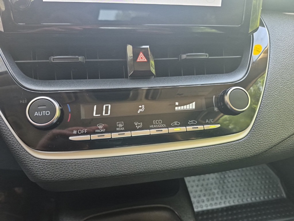 2024 Toyota Corolla LE photo 21