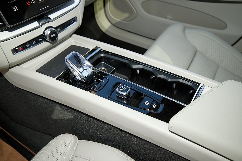 2026 VOLVO XC60 - Image 15