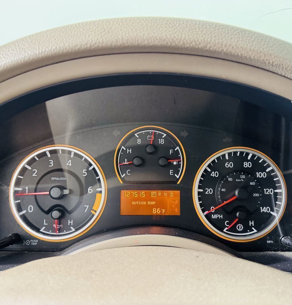 Used 2014 White Nissan SV image 12