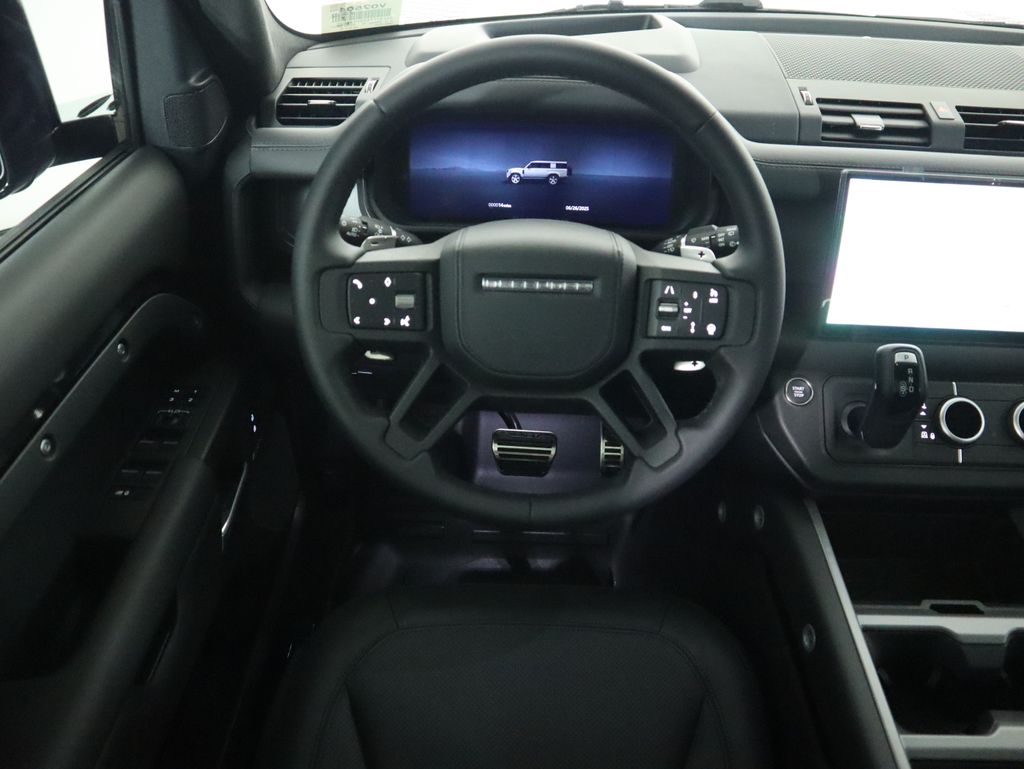 2025 Land Rover Defender 130 V8 photo 9