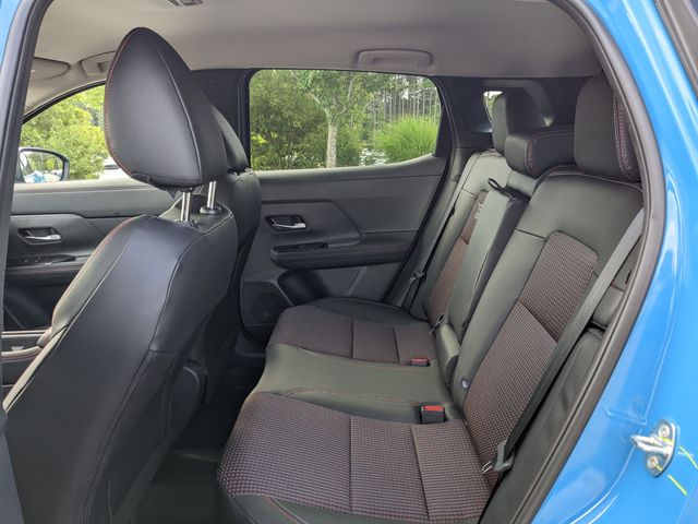 2025 Nissan Kicks SR photo 12