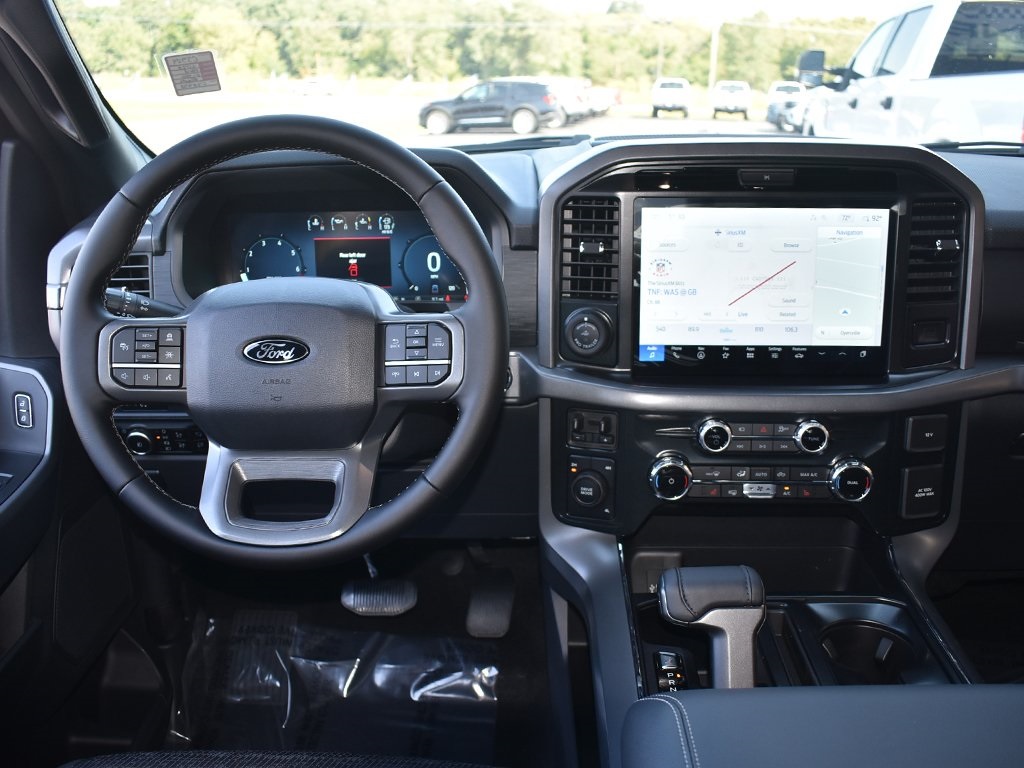 2025 Ford F-150 XLT photo 14