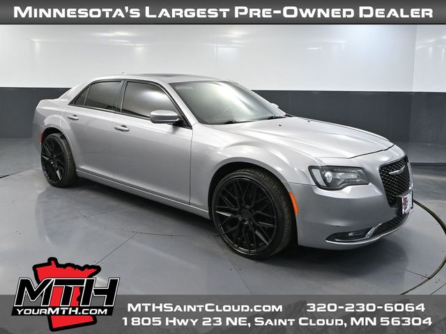 2018 Chrysler 300 S's photo