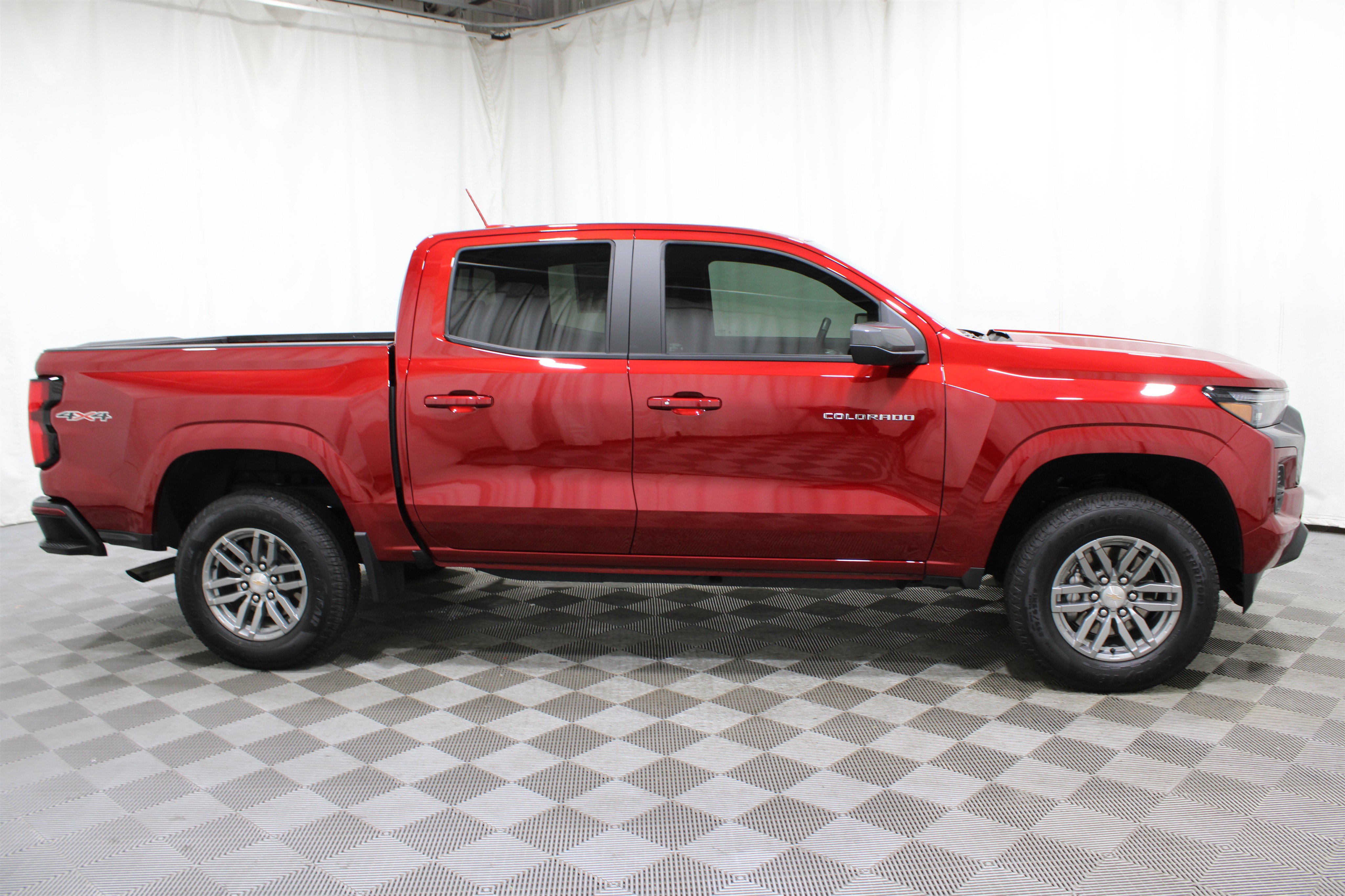 2024 Chevrolet Colorado LT photo 24
