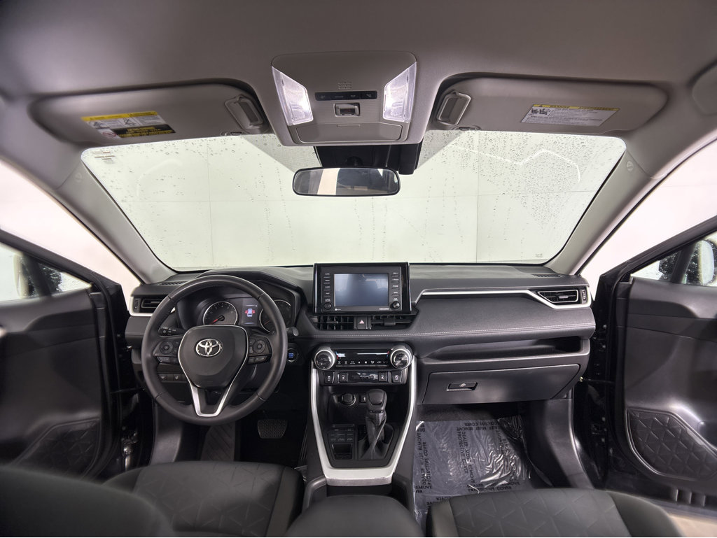 2022 Toyota RAV4 XLE photo 2
