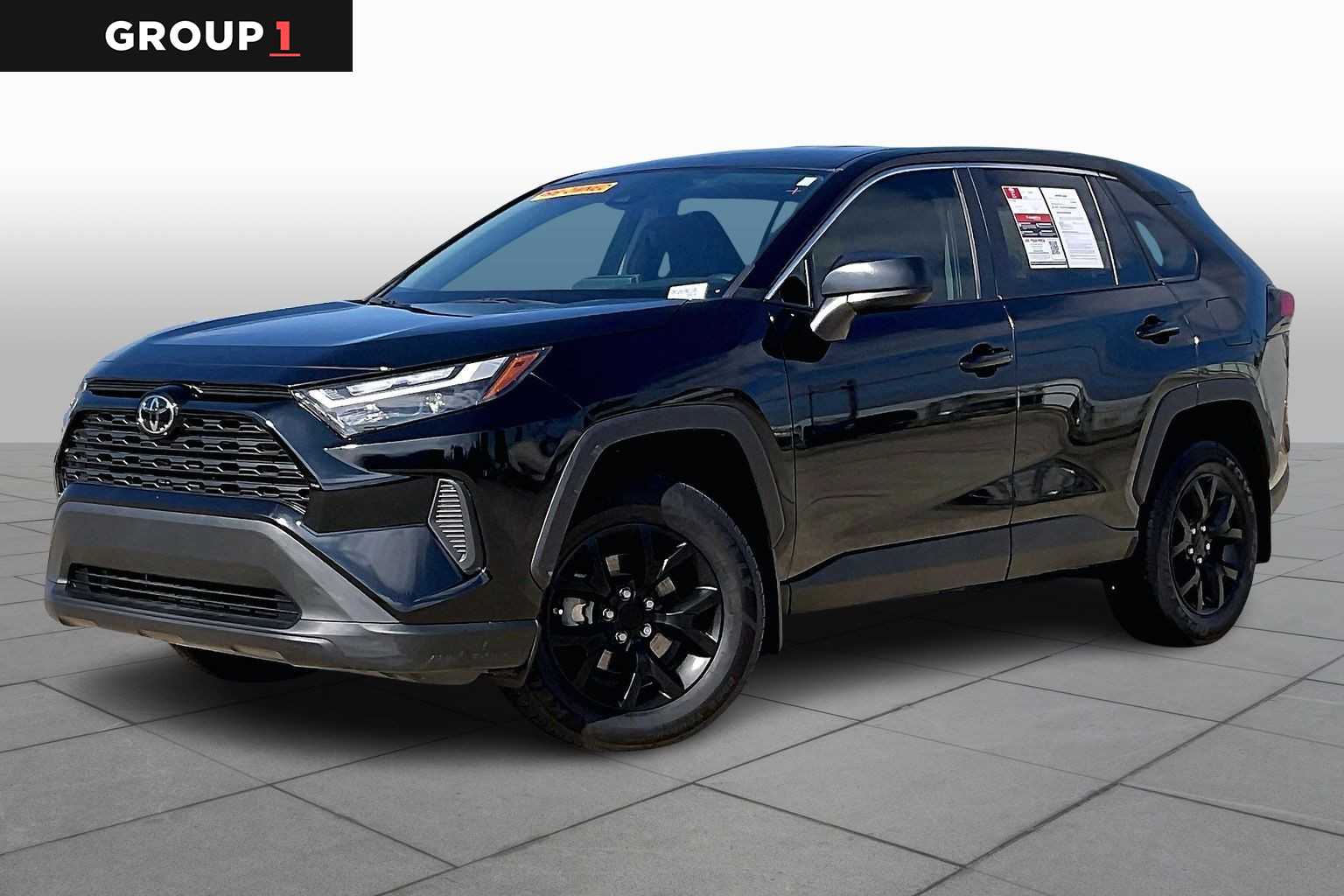 2024 Toyota RAV4 LE's photo