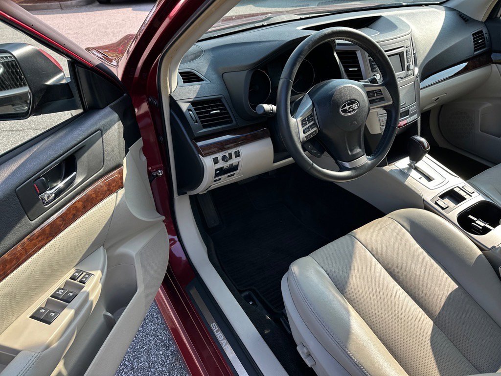 2014 Subaru Legacy 2.5i Limited photo 7