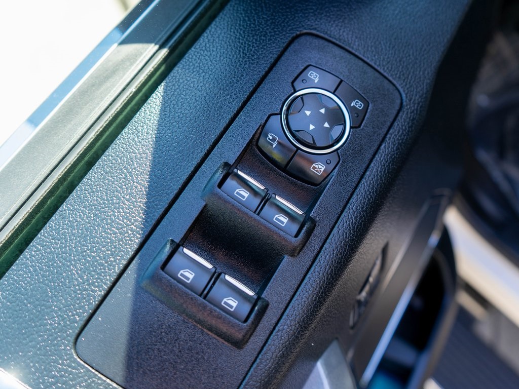 2018 Ford F-150 Platinum photo 16