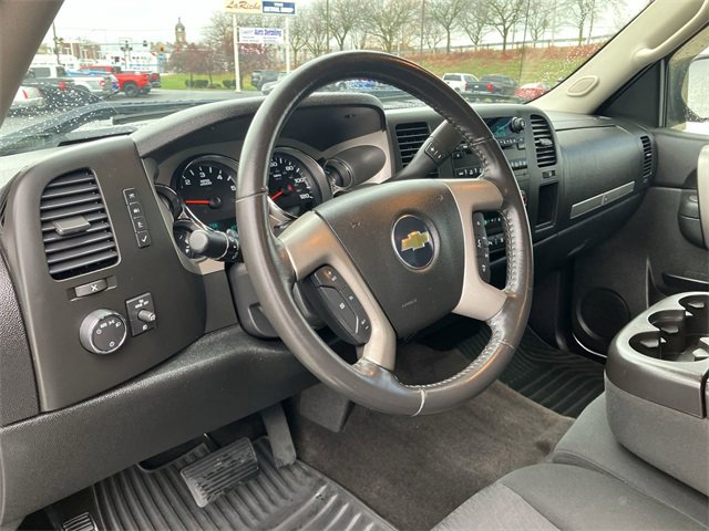 2011 Chevrolet Silverado 1500 LT photo 2