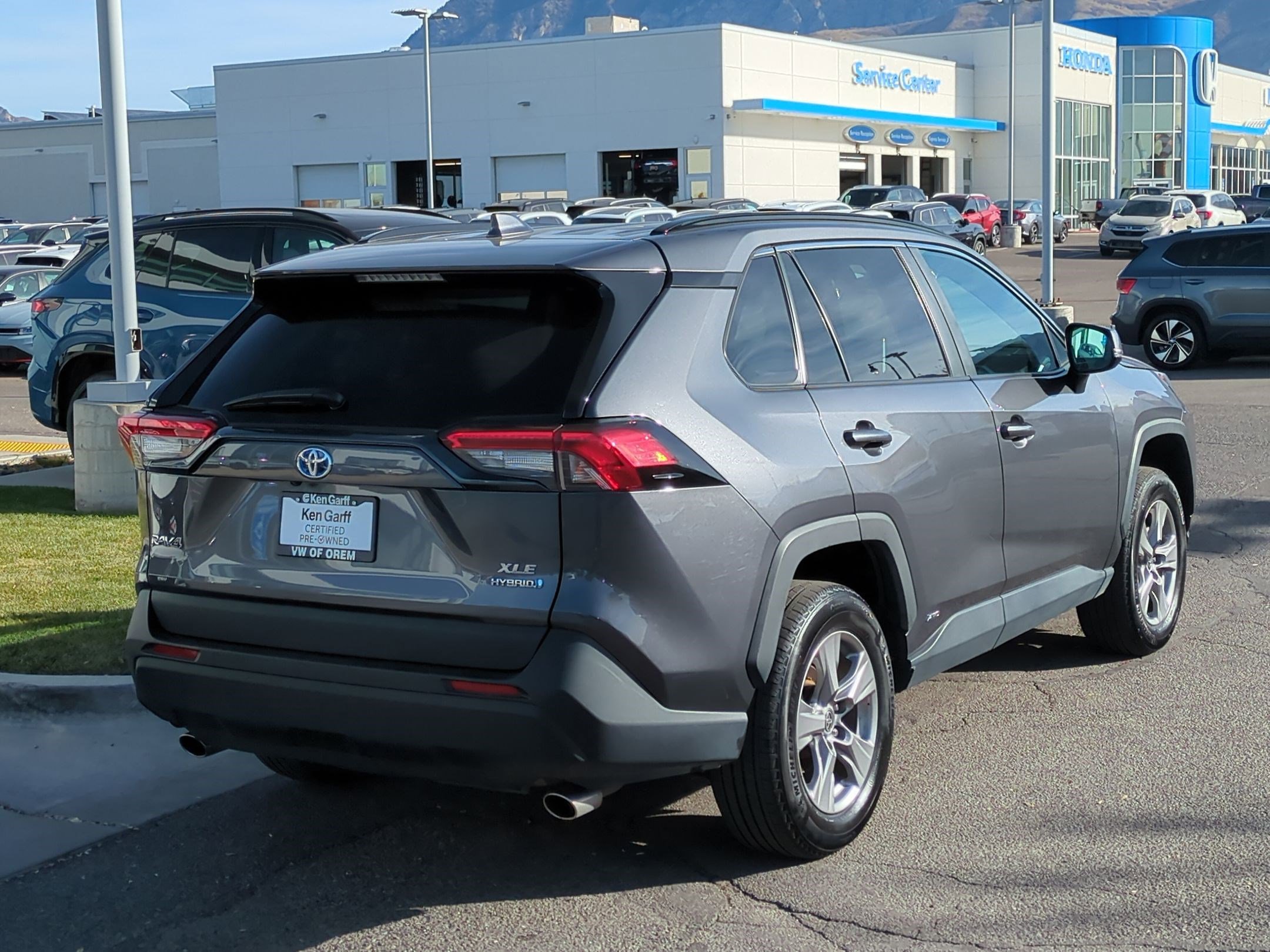2024 Toyota RAV4 Hybrid XLE photo 2