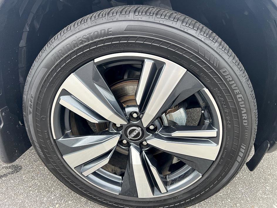 2023 Nissan Rogue SL photo 12