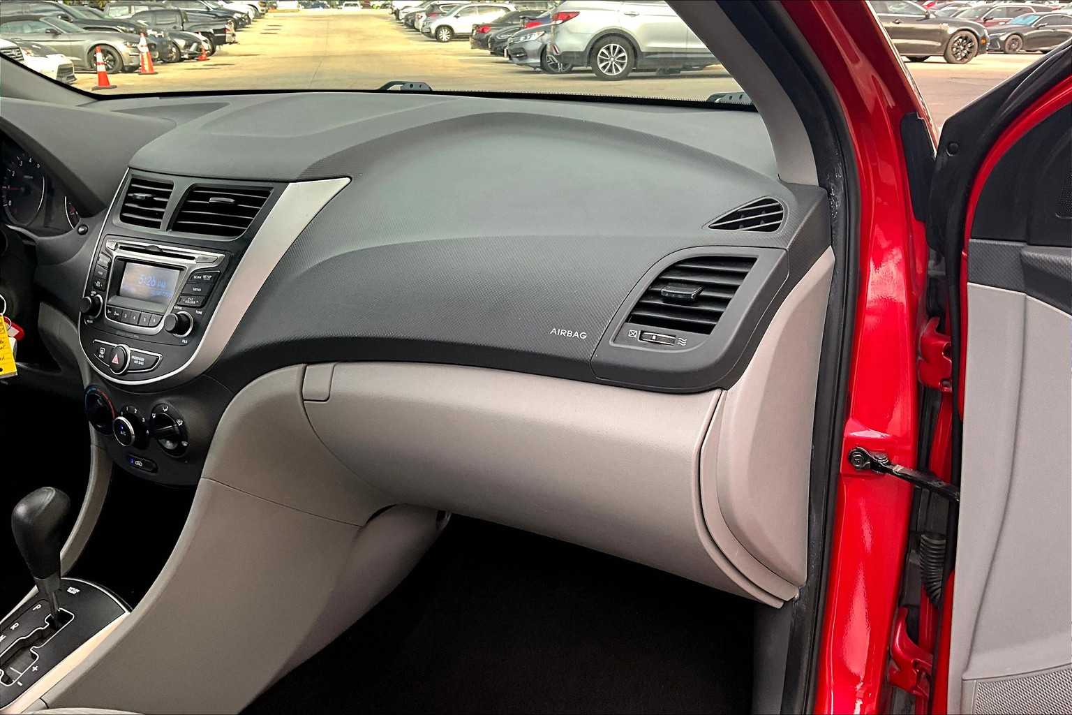 2016 Hyundai Accent SE photo 17