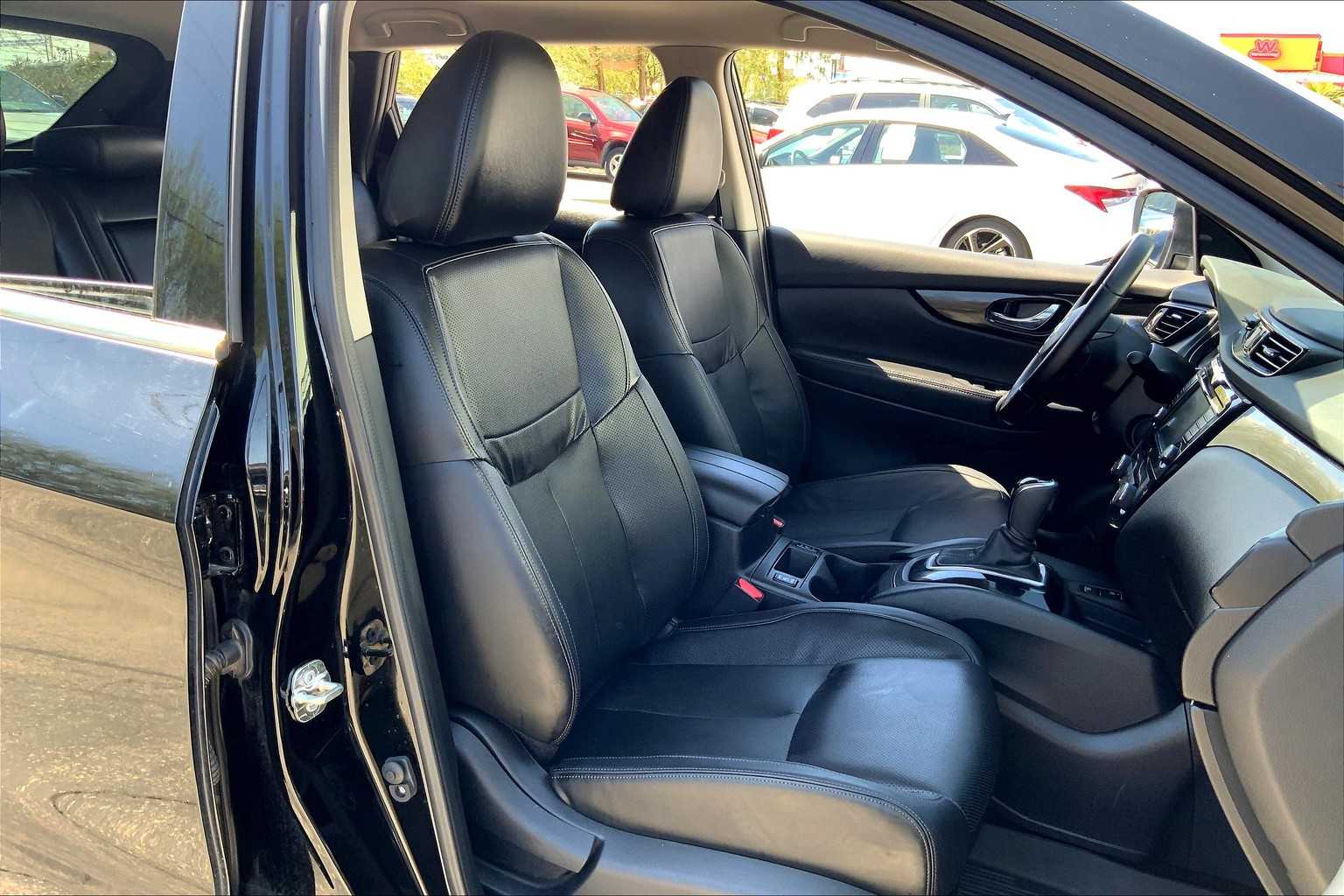 2022 Nissan Rogue Sport SL photo 8