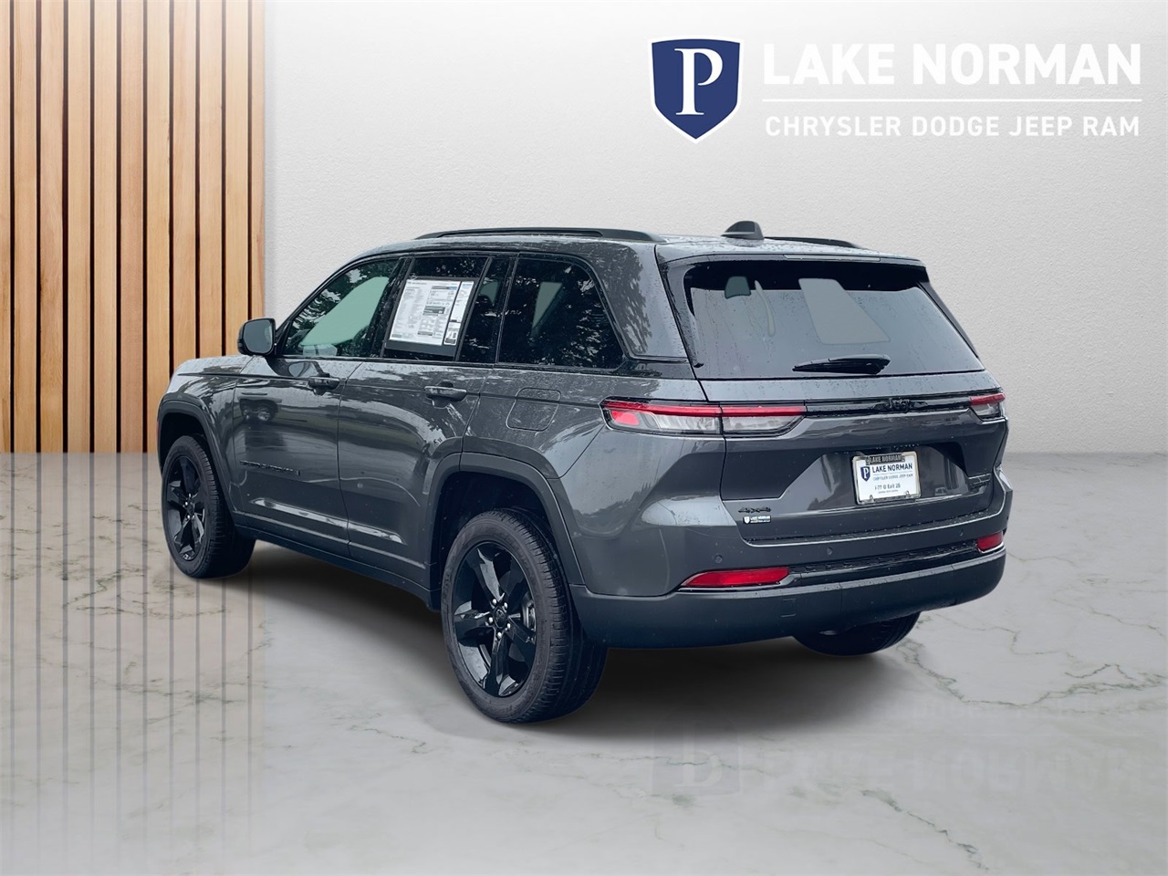 2025 Jeep Grand Cherokee Limited photo 2