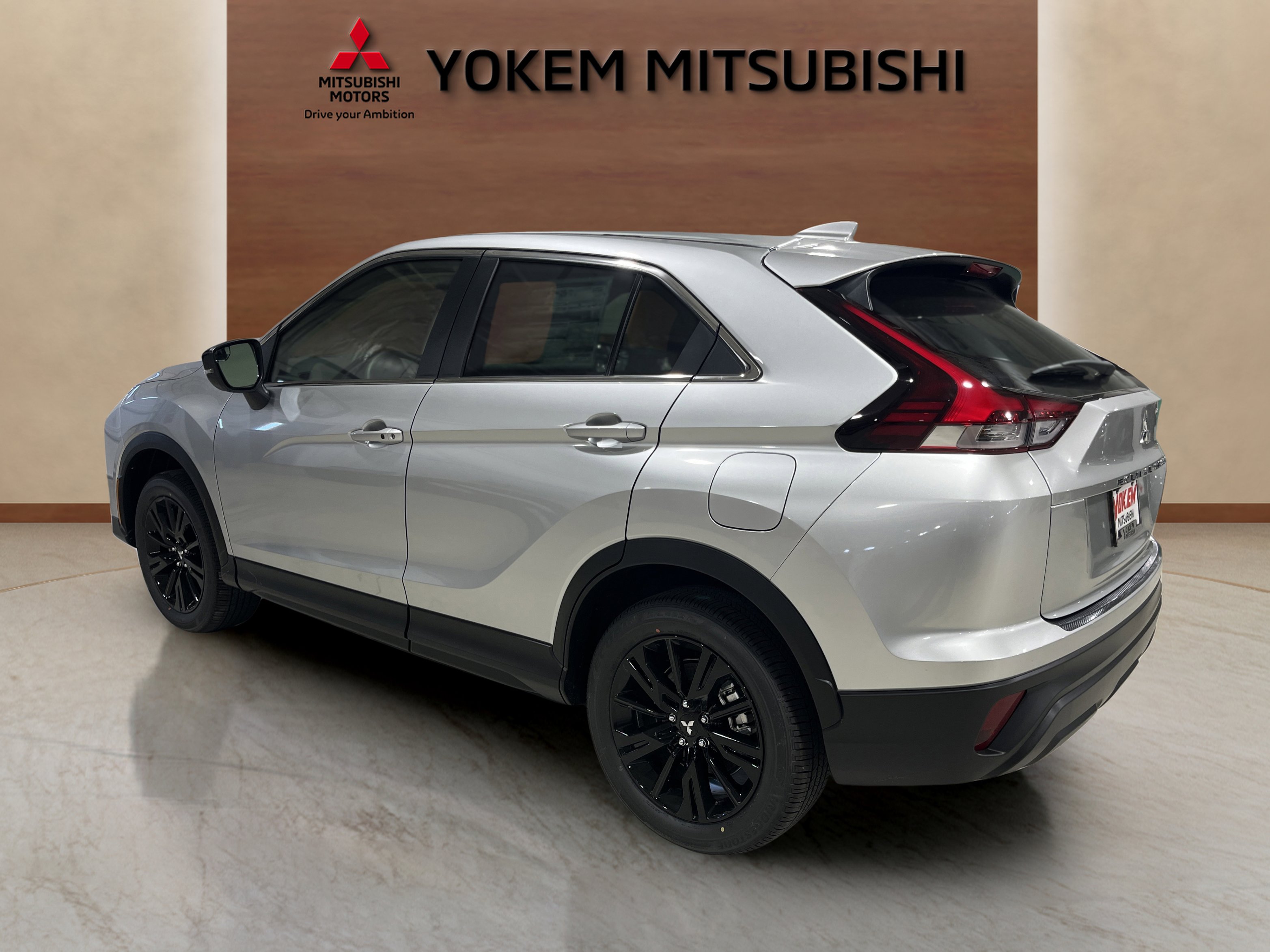 2025 Mitsubishi Eclipse Cross LE Ralliart photo 3