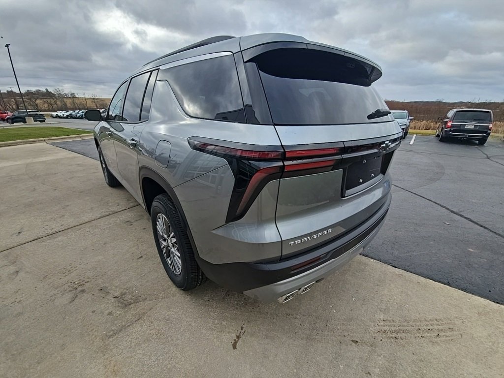 2026 Chevrolet Traverse photo 2